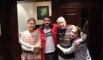 Папа к внукам приехал