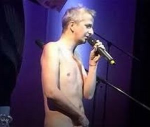 На каком месте у Богомолова погоны?