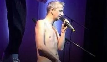 На каком месте у Богомолова погоны?