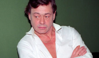 «Поджопник»