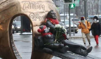 Памятникам место на кладбищах!!!