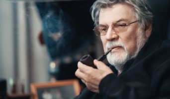 На фоне великих…